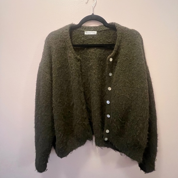 Soft green cardigan - Picture 1 of 11